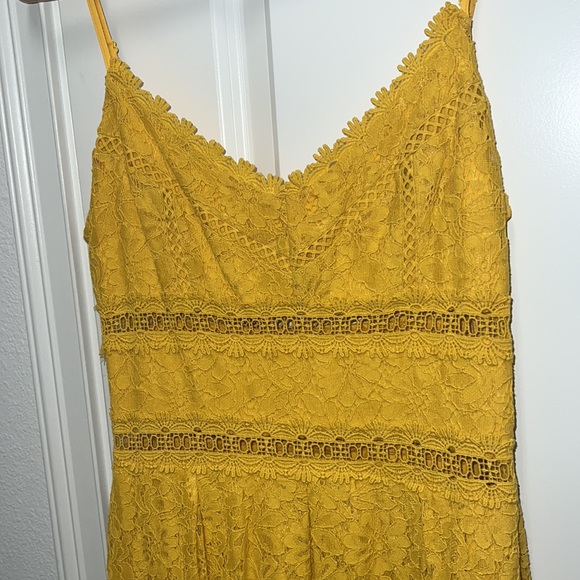 Beautiful Yellow MIDI Dress - NWT - Size Small - Picture 2 of 4